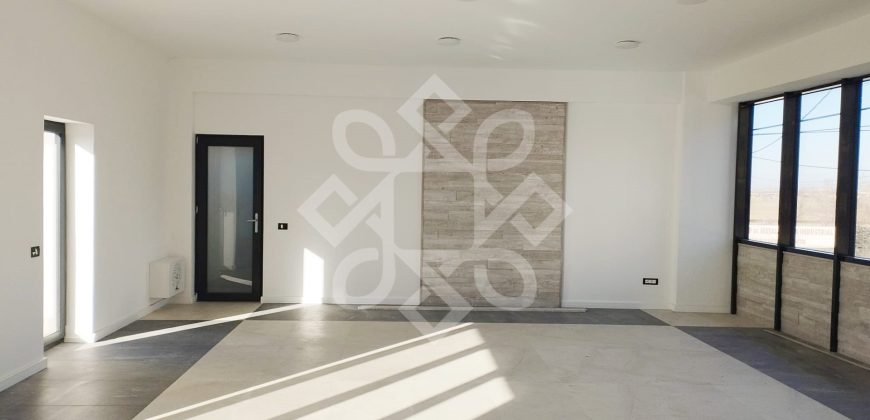 Spatiu comercial si birouri de inchiriat in zona Iosia