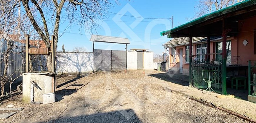 Casa de vanzare cu teren 1763 mp in Girisu de Cris, Bihor