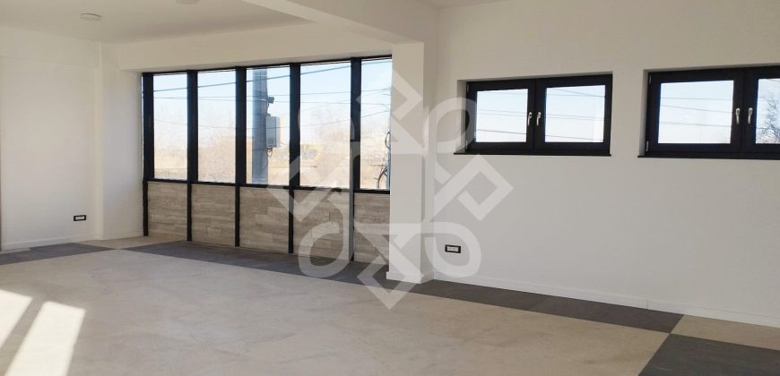 Spatiu comercial si birouri de inchiriat in zona Iosia