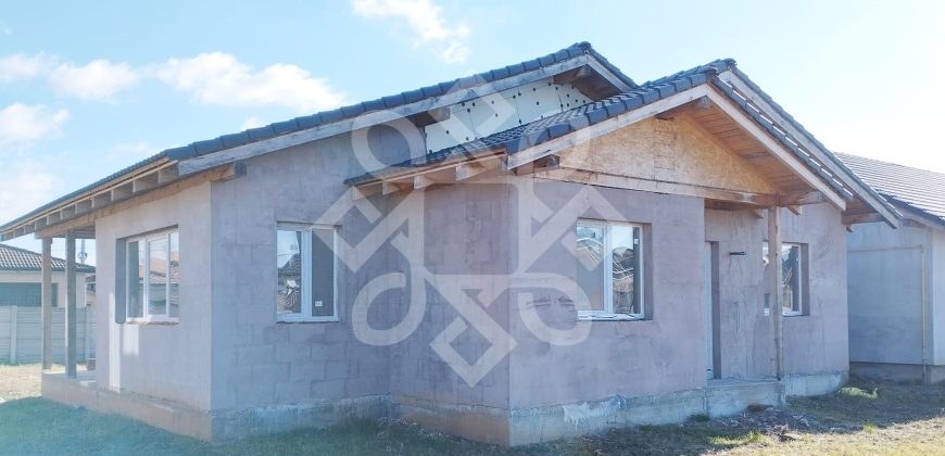 Casa 4 camere si 450 mp teren de vanzare in Santandrei