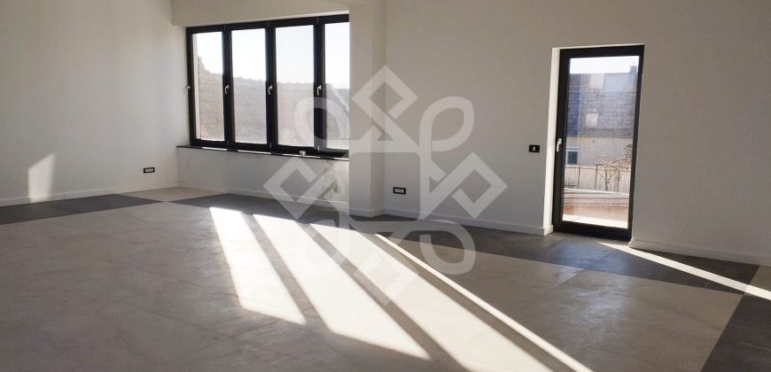 Spatiu comercial si birouri de inchiriat in zona Iosia