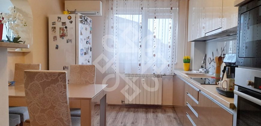 Apartament tip AN cu 3 camere pe strada Lacul Rosu, Oradea