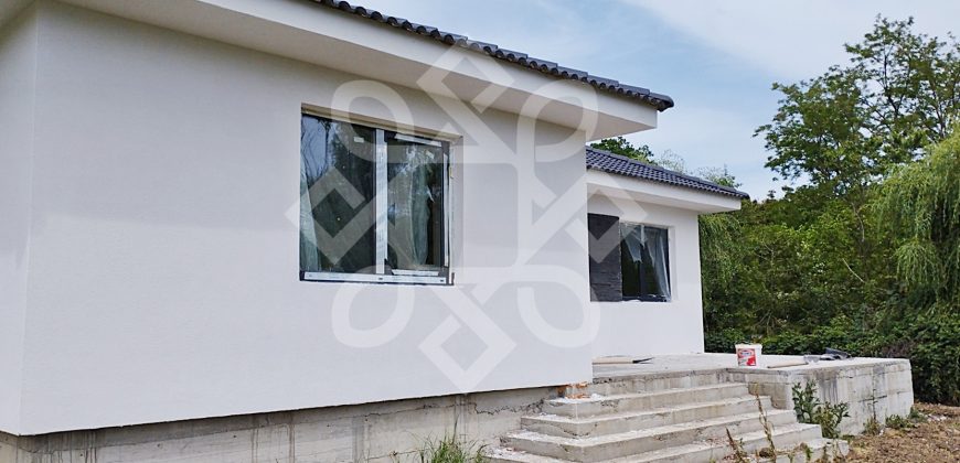Casa noua pe nivel cu 4 camere in Saldabagiu de Munte