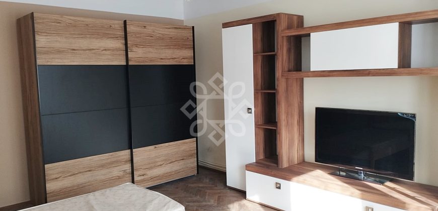 Casa cu 3 camere de inchiriat zona Onestilor