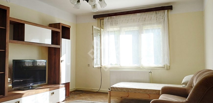 Casa cu 3 camere de inchiriat zona Onestilor