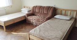 Casa cu 3 camere de inchiriat zona Onestilor