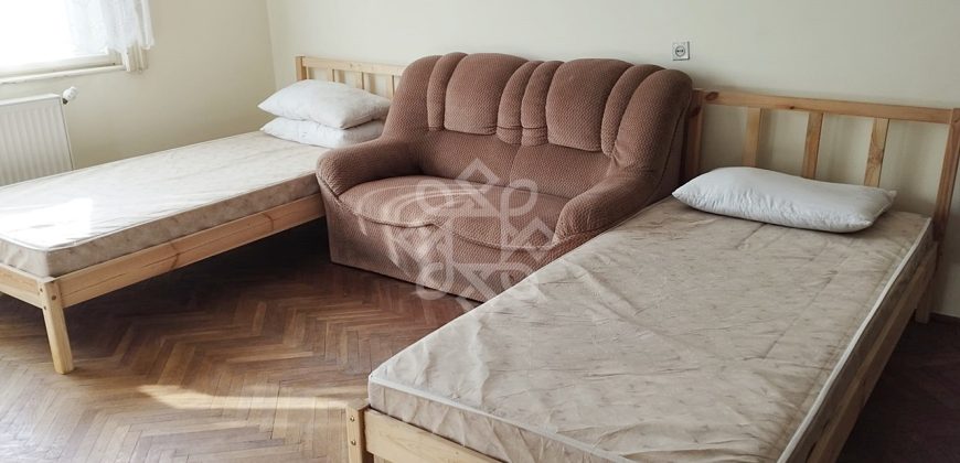 Casa cu 3 camere de inchiriat zona Onestilor