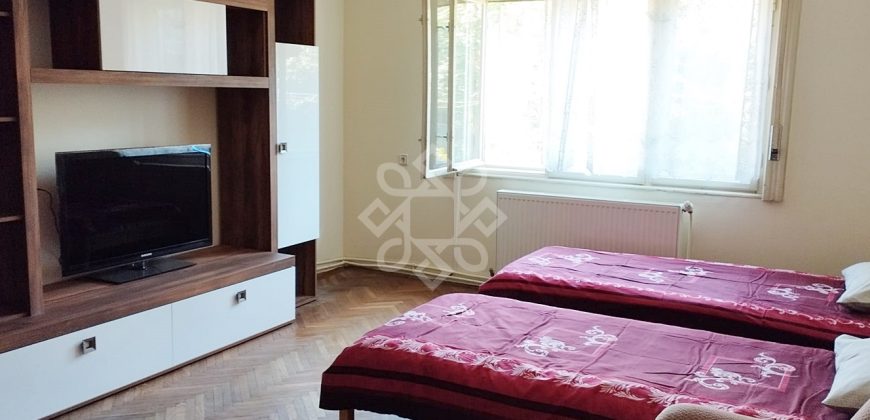 Casa cu 3 camere de inchiriat zona Onestilor