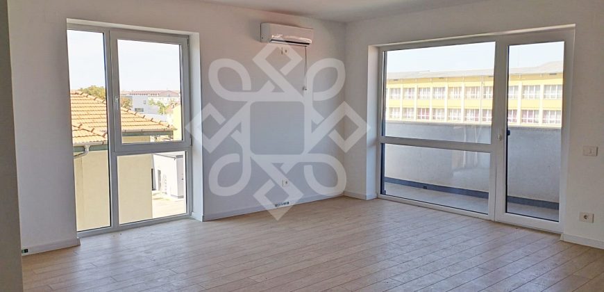 Apartament cu 3 camere in Prima Urbana