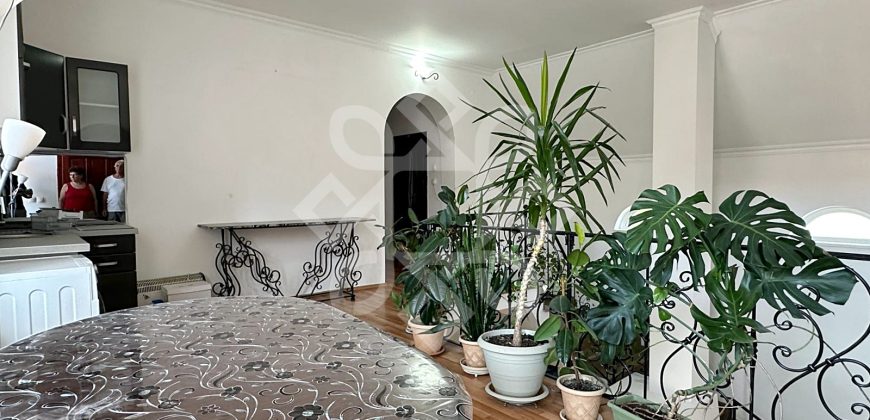 Casa cu 5 camere la curte comuna, ultracentral in Oradea