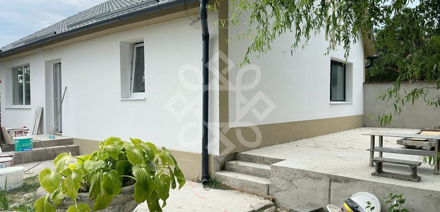 Casa pe nivel cu teren 652 mp de vanzare in Santandrei