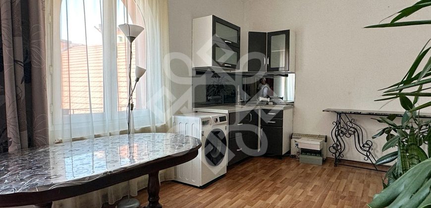 Casa cu 5 camere la curte comuna, ultracentral in Oradea