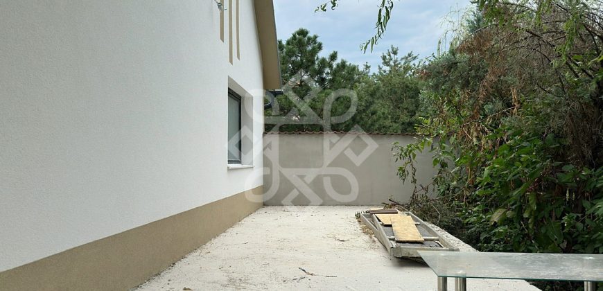Casa pe nivel cu teren 652 mp de vanzare in Santandrei