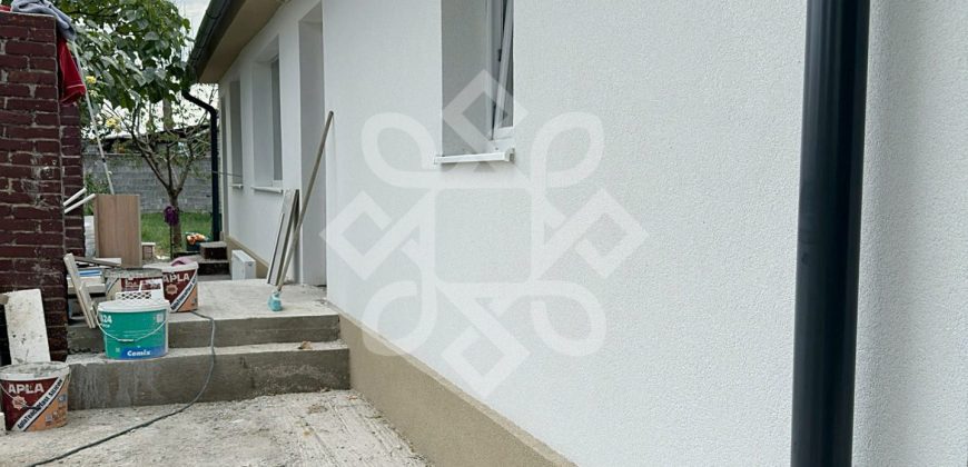 Casa pe nivel cu teren 652 mp de vanzare in Santandrei