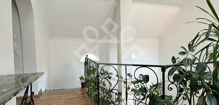Casa cu 5 camere la curte comuna, ultracentral in Oradea