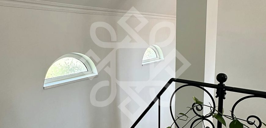 Casa cu 5 camere la curte comuna, ultracentral in Oradea
