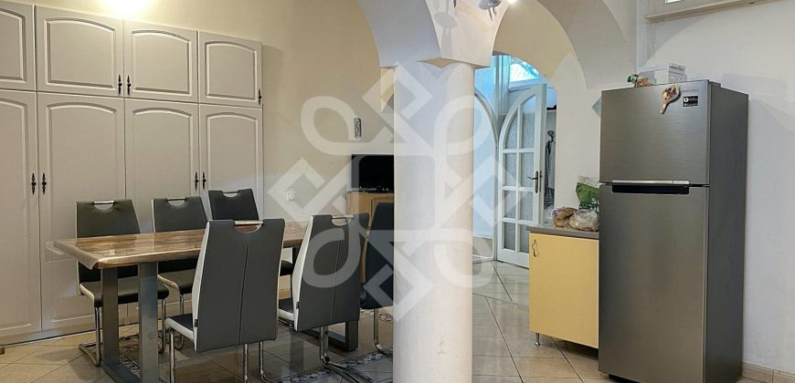 Casa cu 5 camere la curte comuna, ultracentral in Oradea
