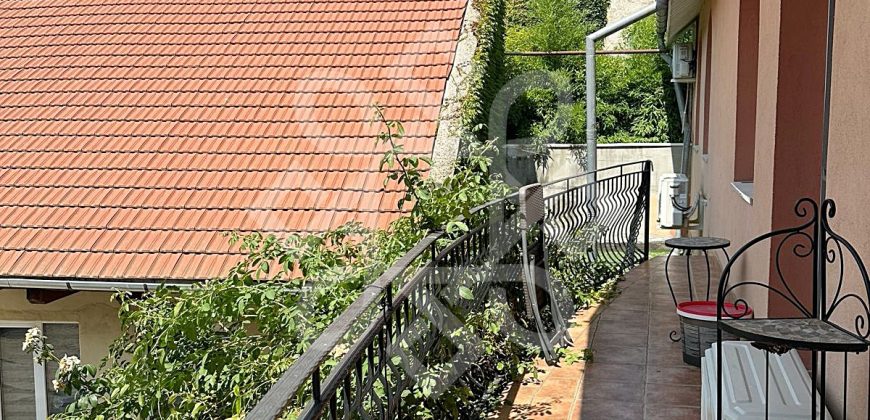 Casa cu 5 camere la curte comuna, ultracentral in Oradea