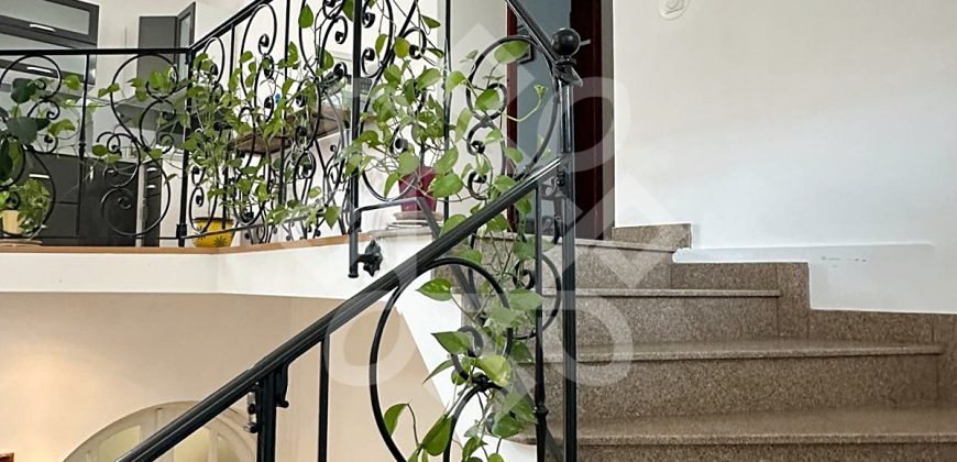 Casa cu 5 camere la curte comuna, ultracentral in Oradea