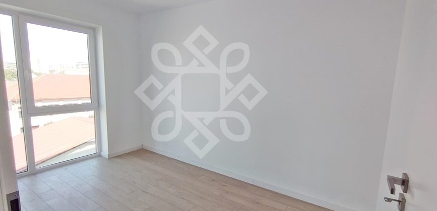 Apartament cu 3 camere in Prima Urbana