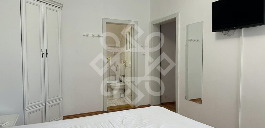 Casa cu 5 camere la curte comuna, ultracentral in Oradea