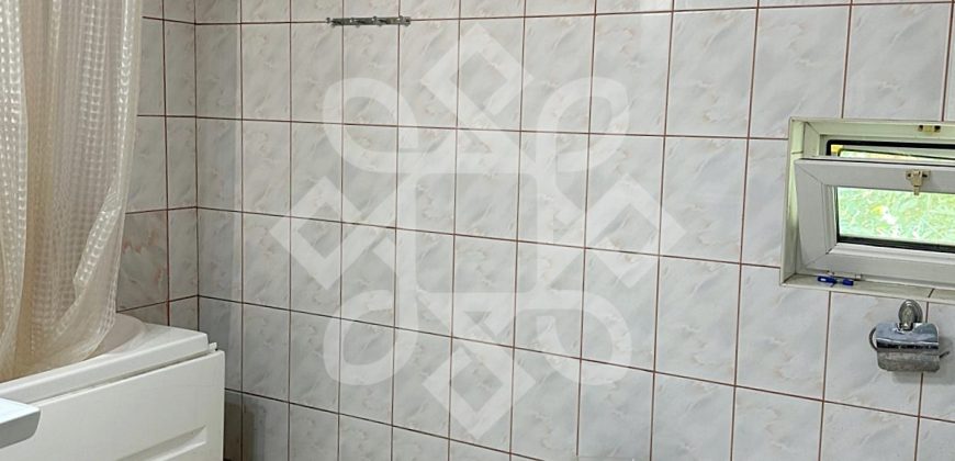 Casa cu 5 camere la curte comuna, ultracentral in Oradea