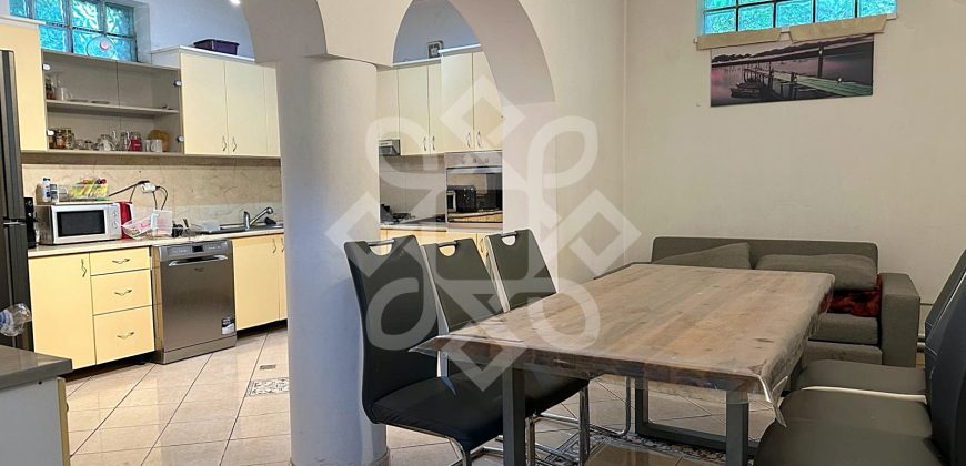 Casa cu 5 camere la curte comuna, ultracentral in Oradea