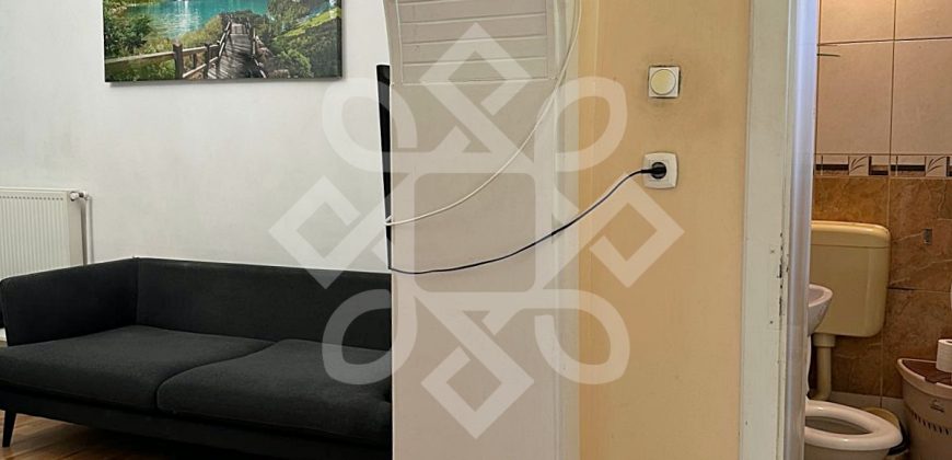 Casa cu 5 camere la curte comuna, ultracentral in Oradea