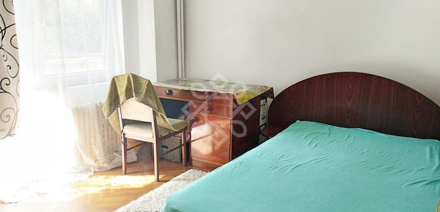 Apartament 3 camere de inchiriat B-dul Magheru Oradea
