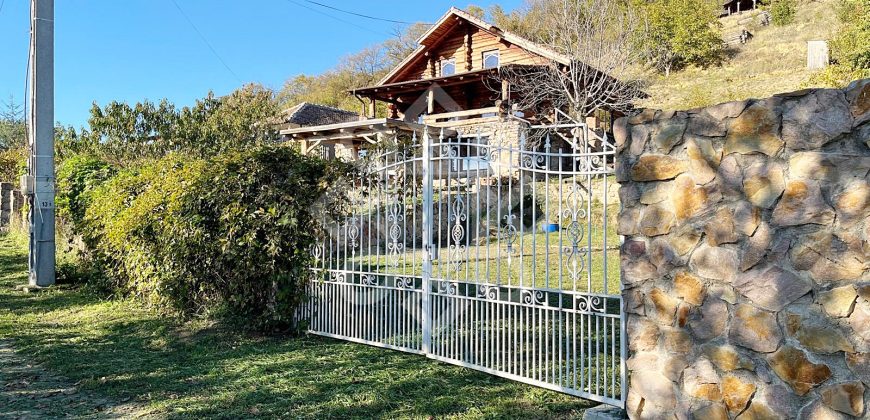 Casa de vacanta din busteni, zona superba la 27 km de Oradea