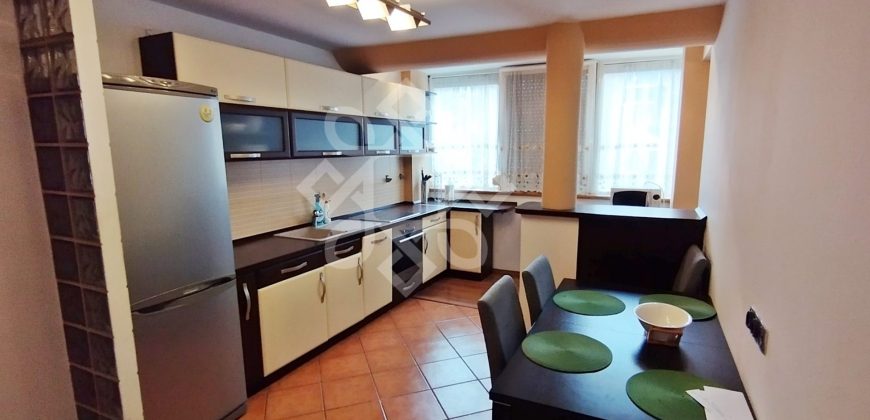 Apartament cu 3 camere in zona Rogerius