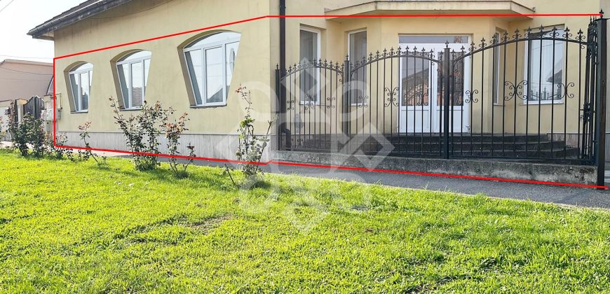 Apartament la casa de vanzare 88 mp si curte proprie in Iosia