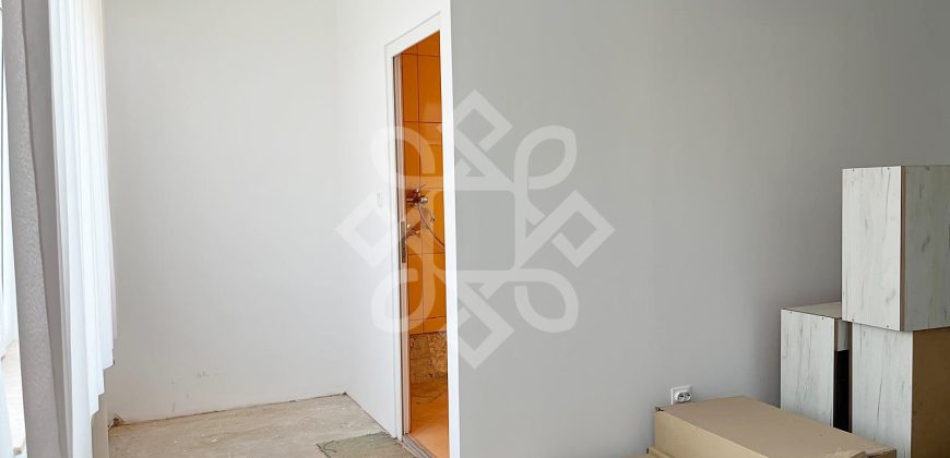Apartament la casa de vanzare 88 mp si curte proprie in Iosia