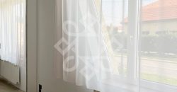 Apartament la casa de vanzare 88 mp si curte proprie in Iosia