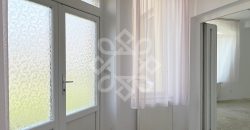 Apartament la casa de vanzare 88 mp si curte proprie in Iosia