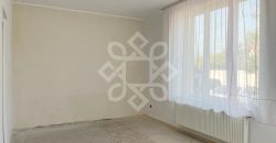 Apartament la casa de vanzare 88 mp si curte proprie in Iosia
