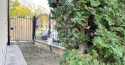 Apartament la casa de vanzare 88 mp si curte proprie in Iosia