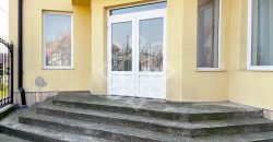 Apartament la casa de vanzare 88 mp si curte proprie in Iosia