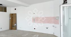 Apartament la casa de vanzare 88 mp si curte proprie in Iosia