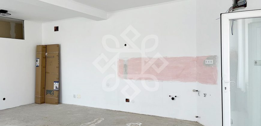 Apartament la casa de vanzare 88 mp si curte proprie in Iosia