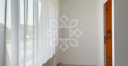 Apartament la casa de vanzare 88 mp si curte proprie in Iosia