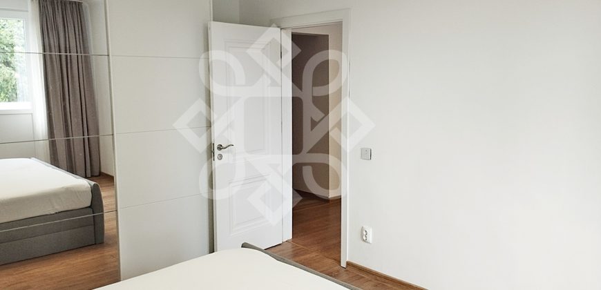 Apartament cu 3 camere, decomandat, zona bd Dacia
