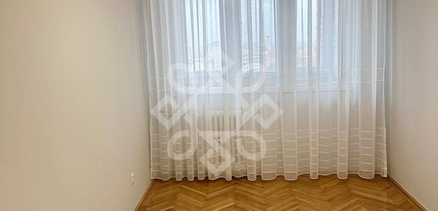 Apartament 3 camere de inchiriat B-dul Magheru Oradea