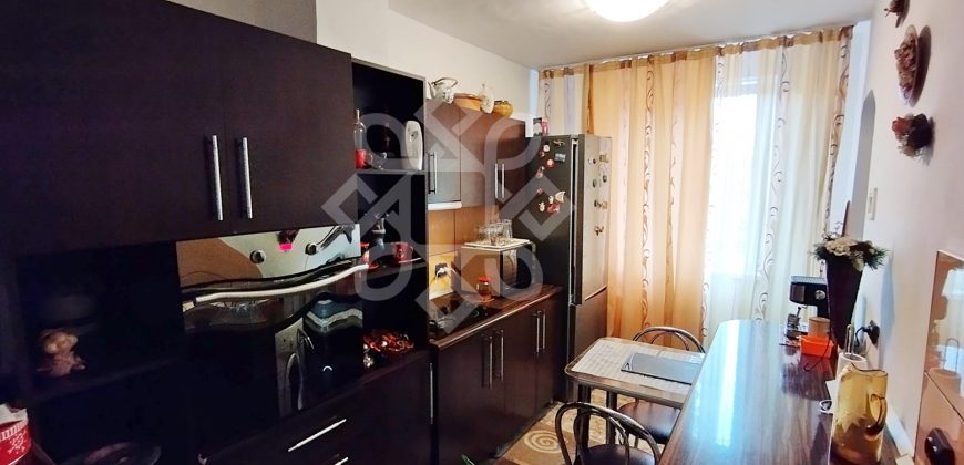 Apartament cu 4 camere de inchiriat, in zona bd Dacia