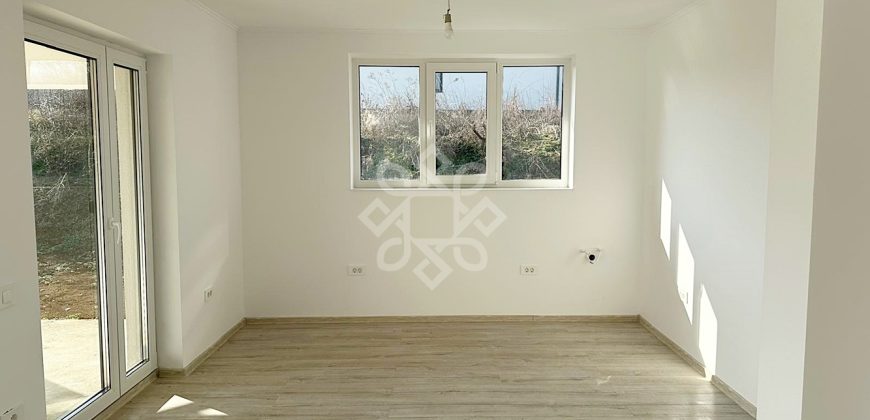 Casa finisata 4 camere si 600 mp teren de vanzare in Paleu