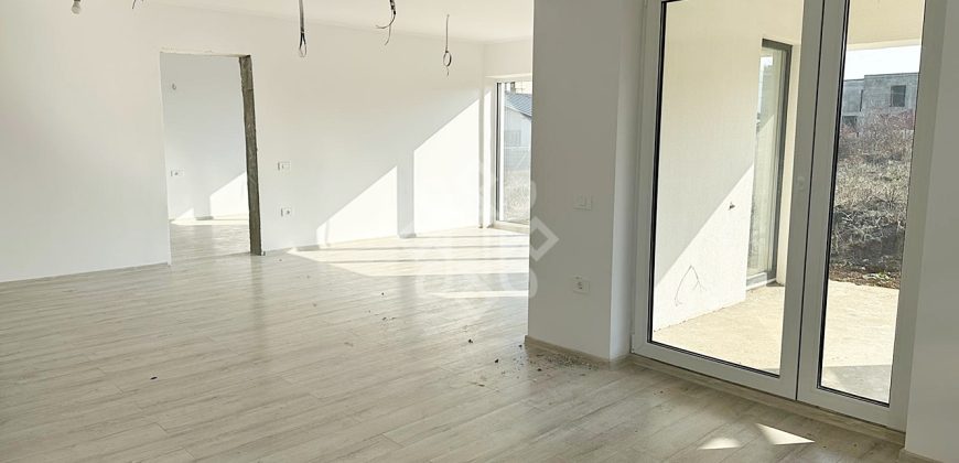 Casa finisata 4 camere si 600 mp teren de vanzare in Paleu