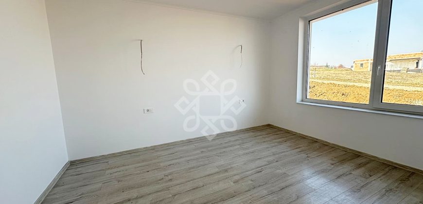 Casa finisata 4 camere si 600 mp teren de vanzare in Paleu