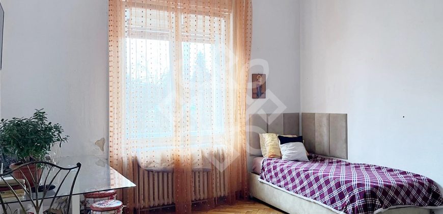 Casa cu 4 camere de vanzare in zona centrala din Oradea
