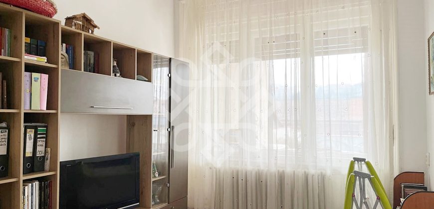 Casa cu 4 camere de vanzare in zona centrala din Oradea