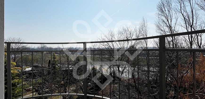Vila de vanzare pe Malul Crisului, strada Facliei Oradea